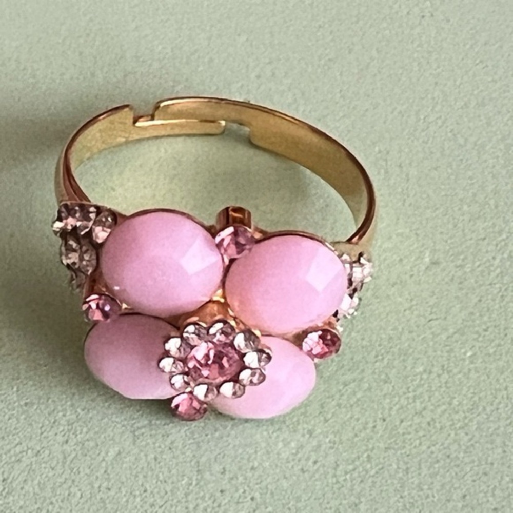 Costume jewellery expandable ring